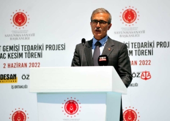 Denizlere hakim olan cihana hakim olur