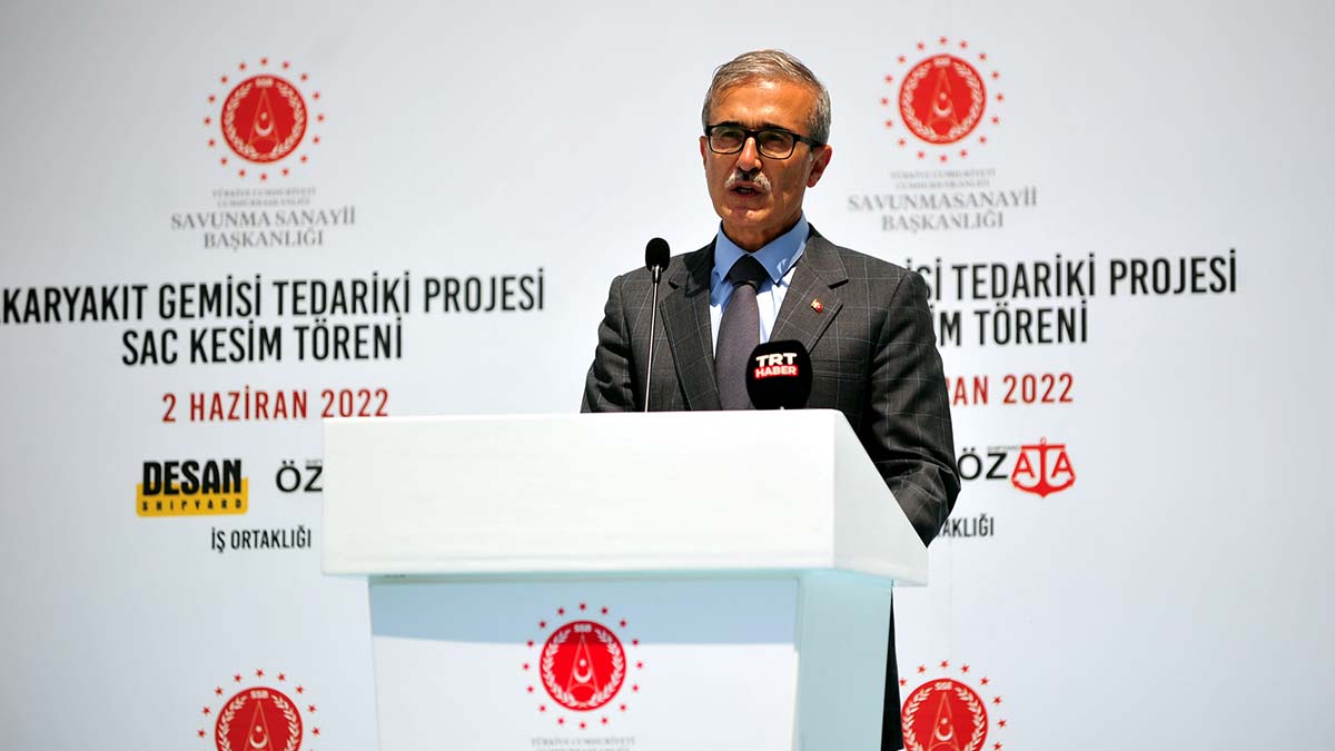 Denizlere hakim olan cihana hakim olur