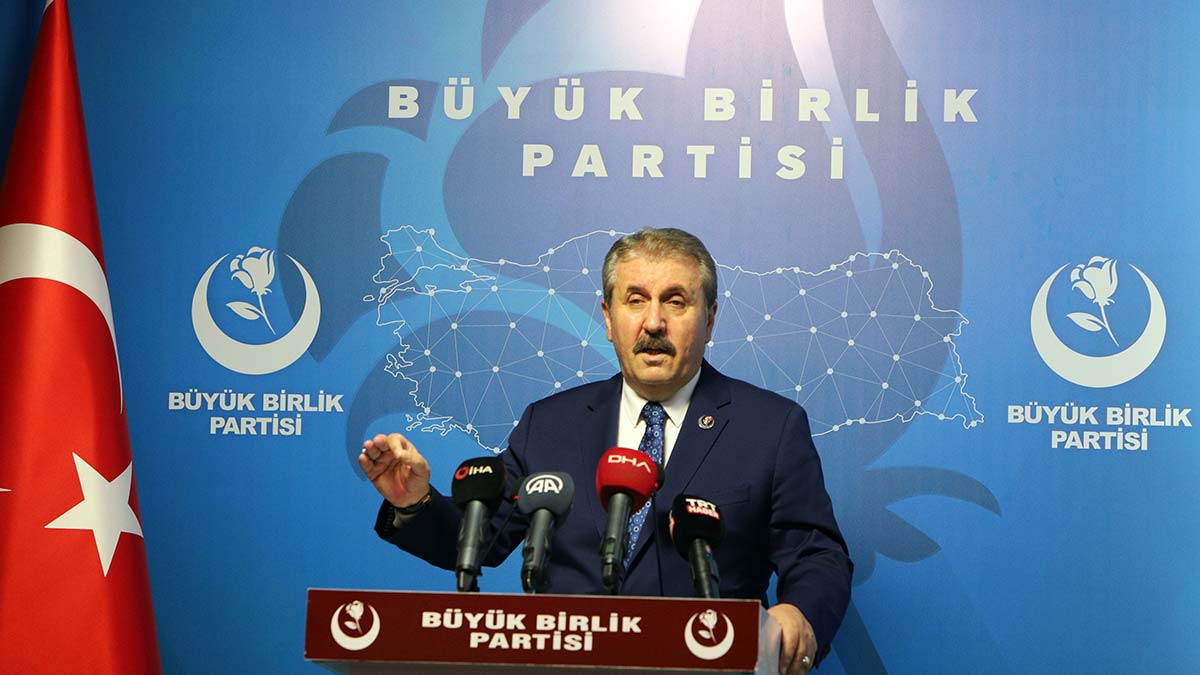 Destici: Terör örgütünün partisi kapatılmalı
