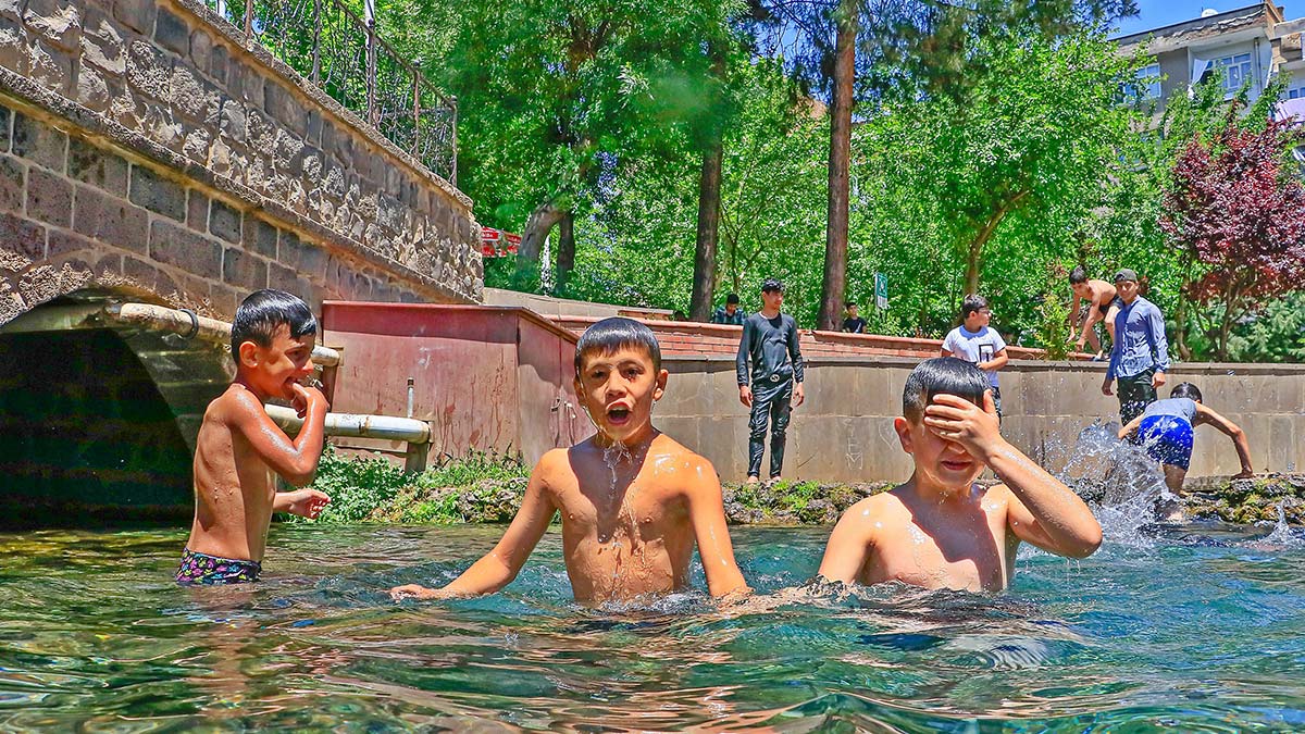 Diyarbakır'da sıcaklık 37 dereyi gördü