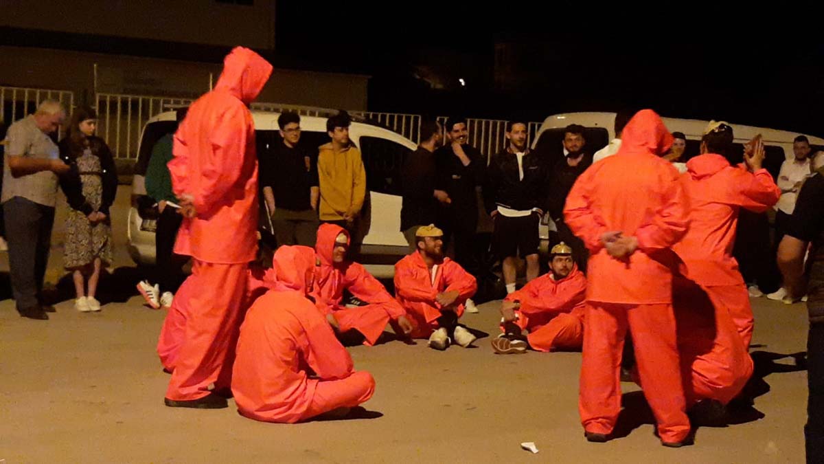 Düğünde 'La Casa de Papel' kostümlü çiftetelli