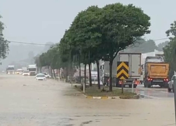 Düzce-Zonguldak yolunda sağanak etkili oldu