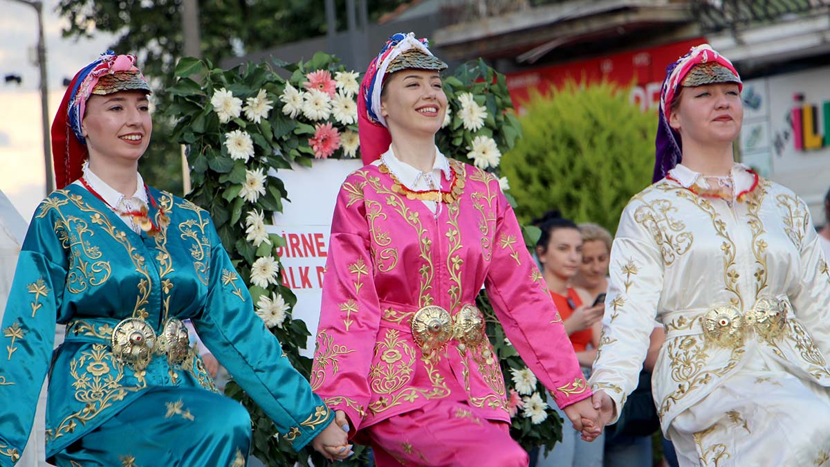 Edirne'de uluslararası halk dansları festivali