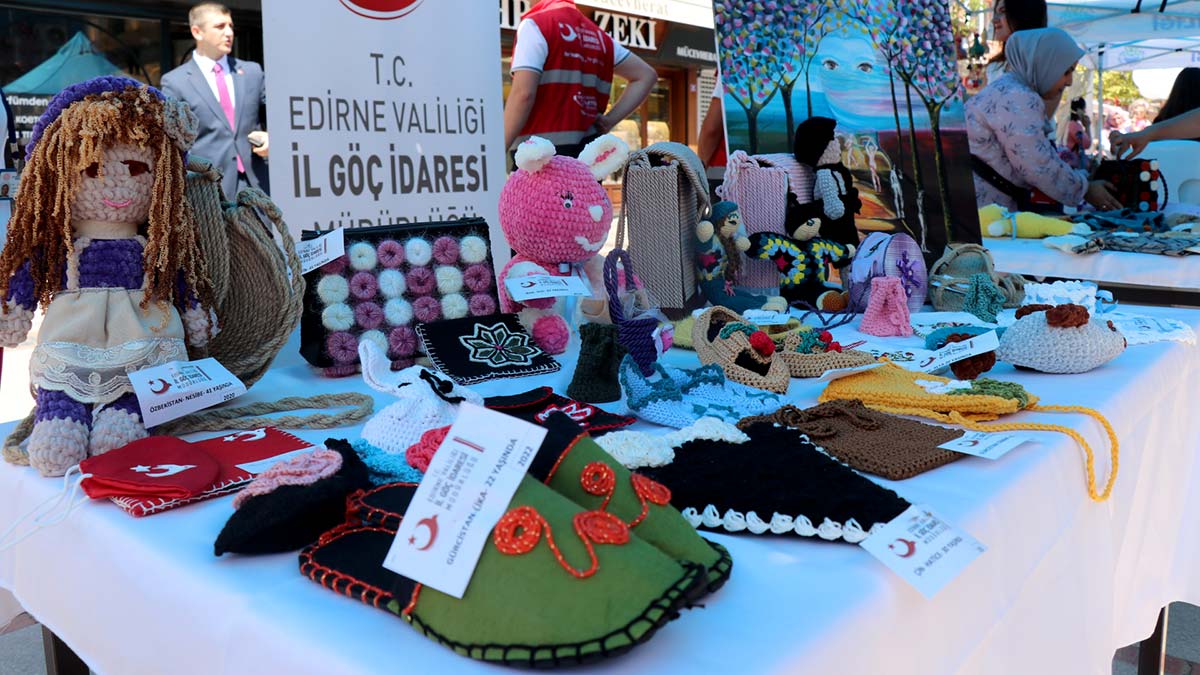 Edirne'de göçmenlerin el emeği de sergilendi