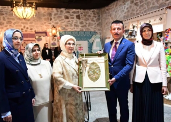 Emine Erdoğan 'Ekolojik Sanat' sergisini gezdi