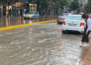 Eskişehir'de sağanak etkili oldu