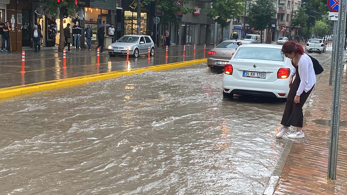 Eskişehir'de sağanak etkili oldu