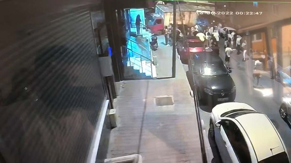 Eyüpsultan'da İETT otobüsü 17 araca çarptı