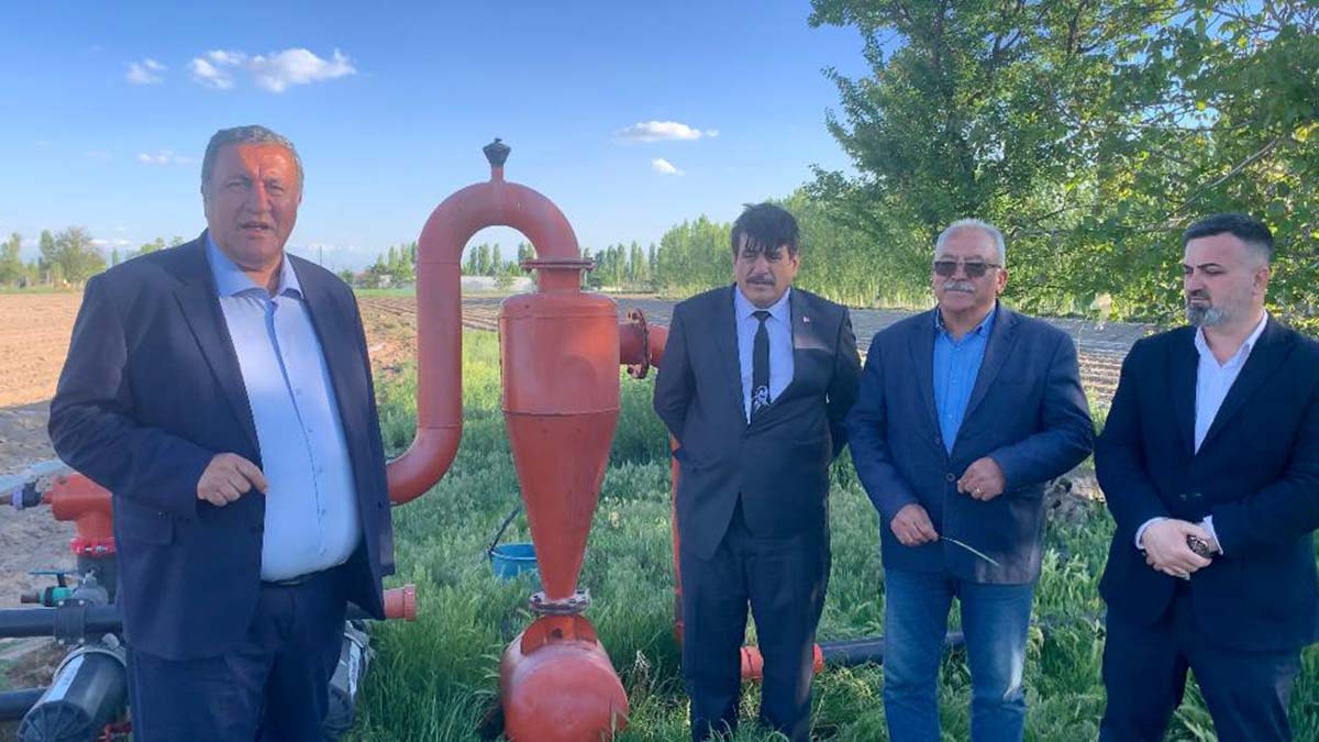 Çiftçi ürün sulamaya korkuyor