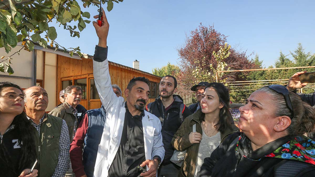 Yenimahalle Belediyesi tarafından bahçe bilgisi edinmek, hobi yada meslek amaçlı bahçıvanlık yapmak isteyen ilçe sakinleri için ücretsiz Bahçecilik kursu başladı.