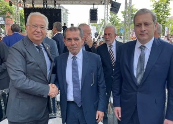 Galatasaray başkan adayları açılışta buluştu