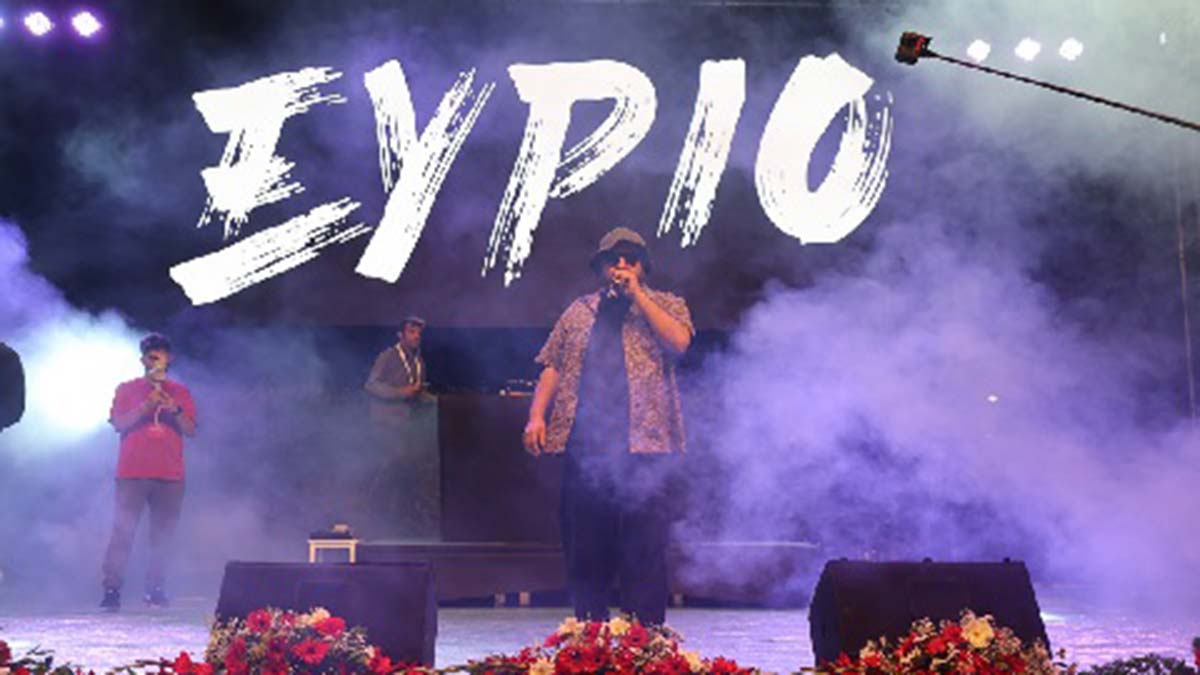 Geleneksel Tıp Festivali'nde Eypio konser verdi 