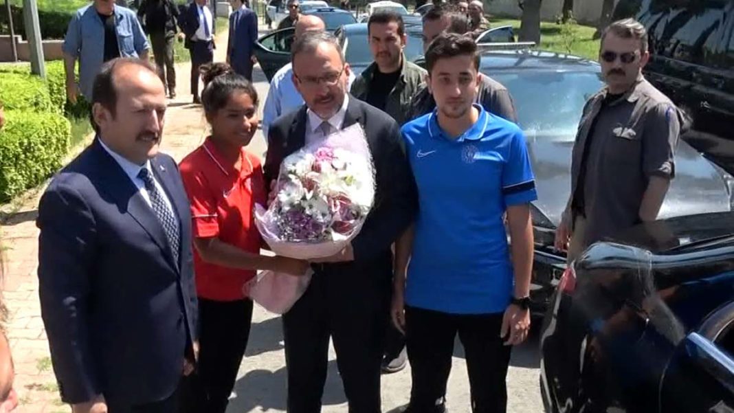 Gençlik ve Spor Bakanı Kasapoğlu Mersin'de