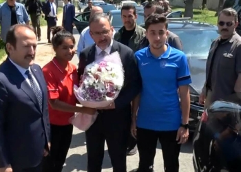 Gençlik ve Spor Bakanı Kasapoğlu Mersin'de