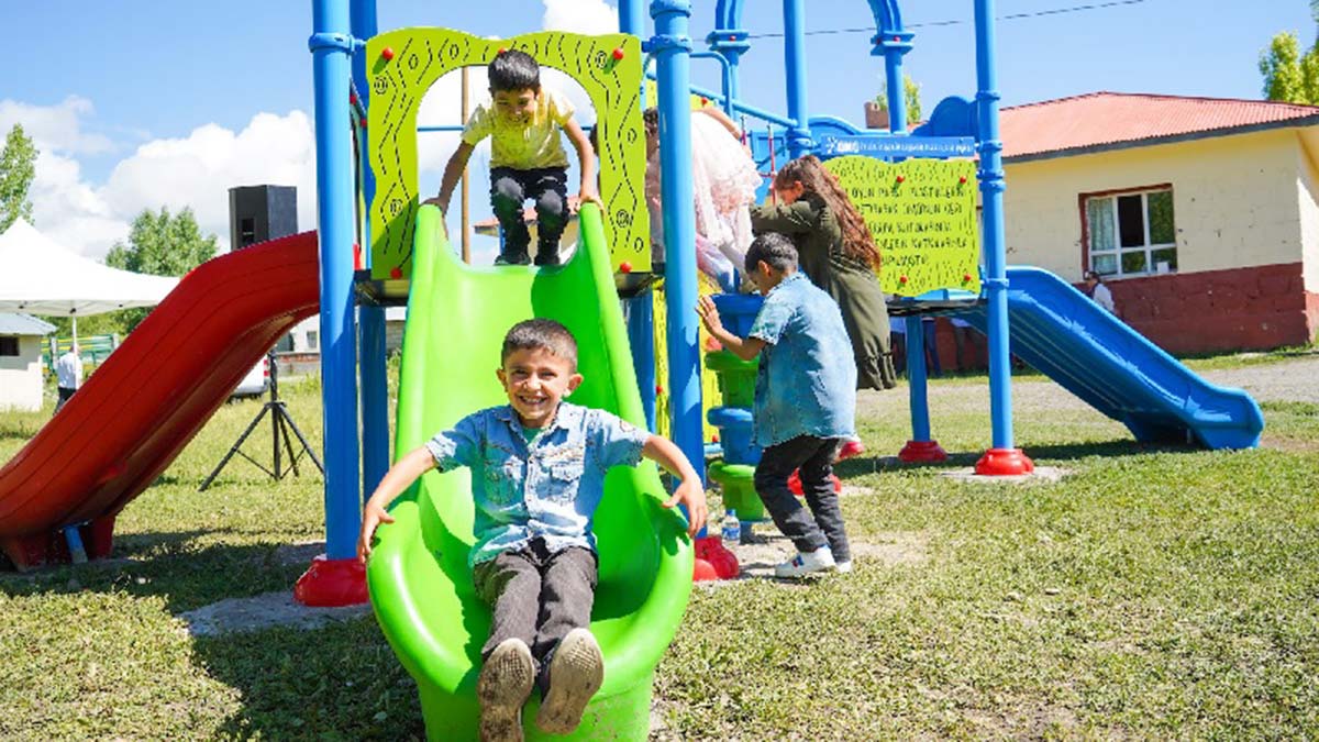 Geri dönüştürülmüş plastik atıklardan oyun parkı