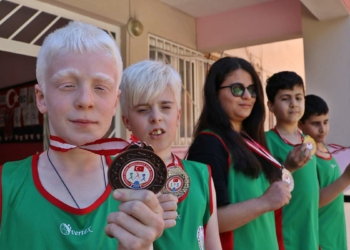 Görme engelli öğrencilerin şampiyonluk sevinci