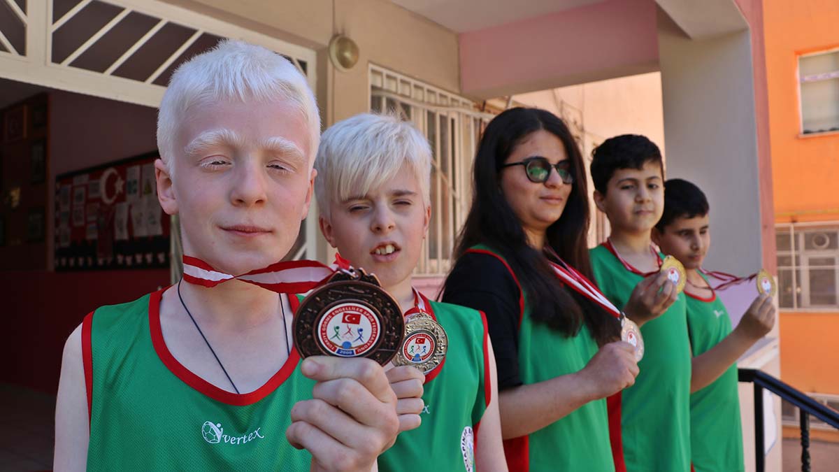 Görme engelli öğrencilerin şampiyonluk sevinci