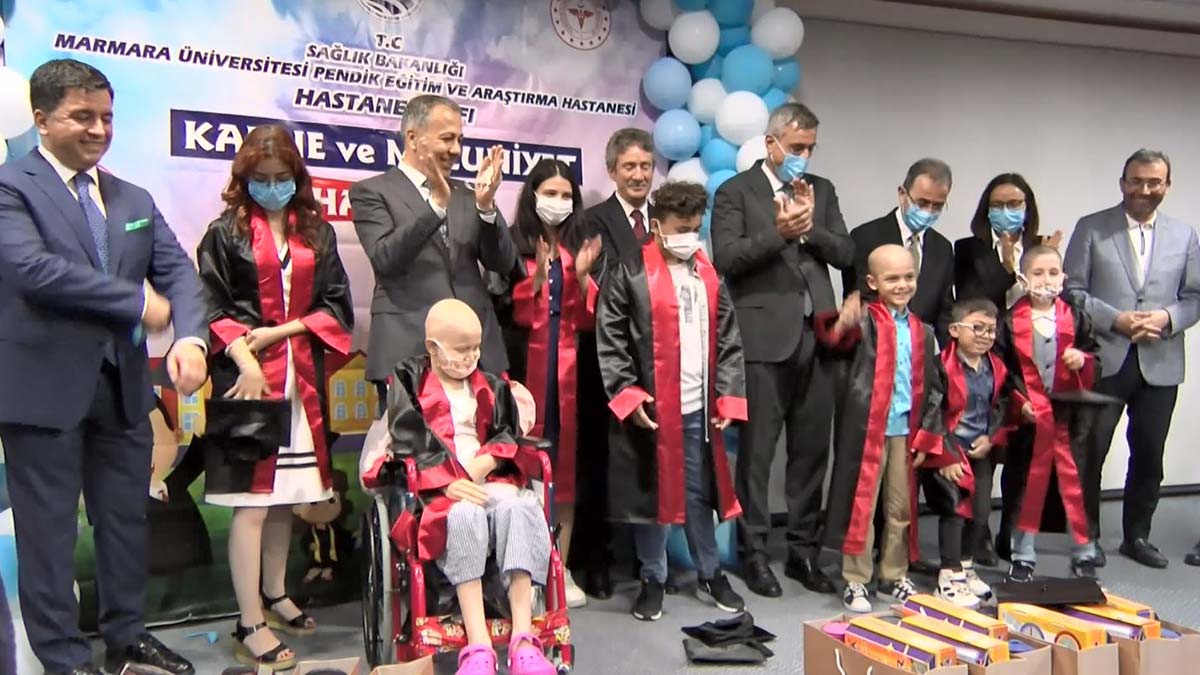 Hastane Sınıfı öğrencilerine mezuniyet töreni