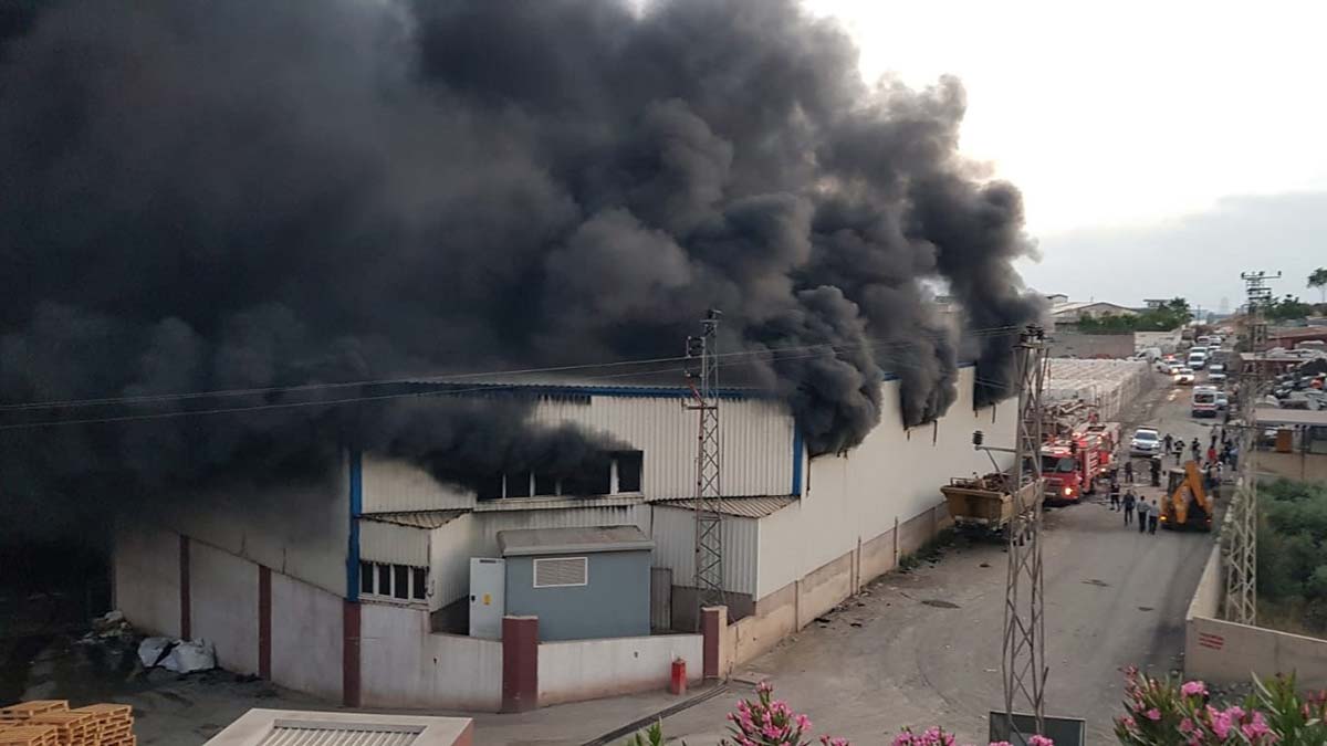 Hatay'da antrepo yangını