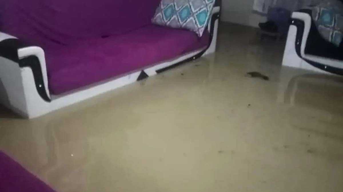 Hatay'da şiddetli yağmur; evleri su bastı