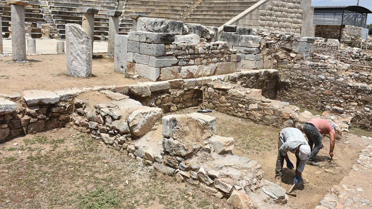 Helenistik tiyatronun sahne binasi ortaya cikti 1 - yerel haberler - haberton