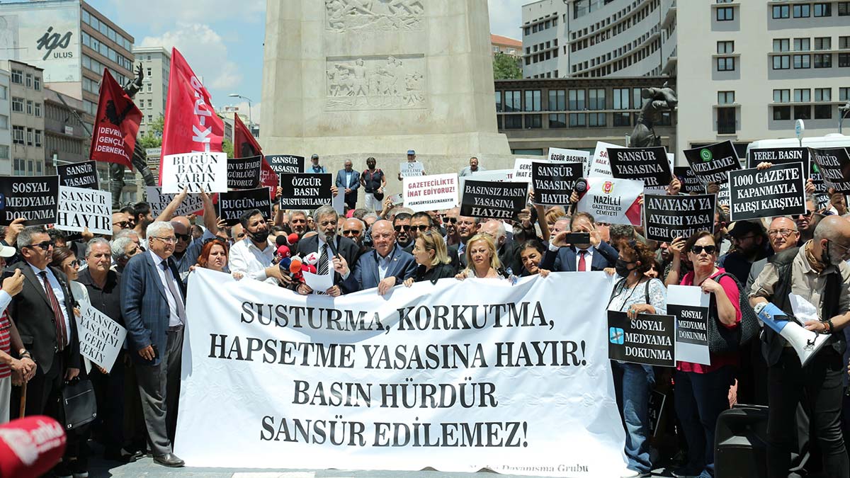 Gazetecileri dinlemeden basın yasası yapılmaz