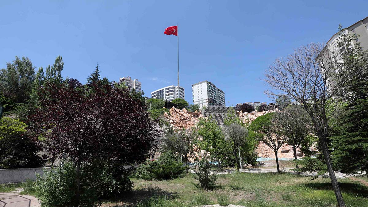 Yenimahalle belediye başkanı fethi yaşar, şentepe bölgesinde bulunan gündoğan parkı’nda sürdürülen revize çalışmalarını yerinde denetledi.