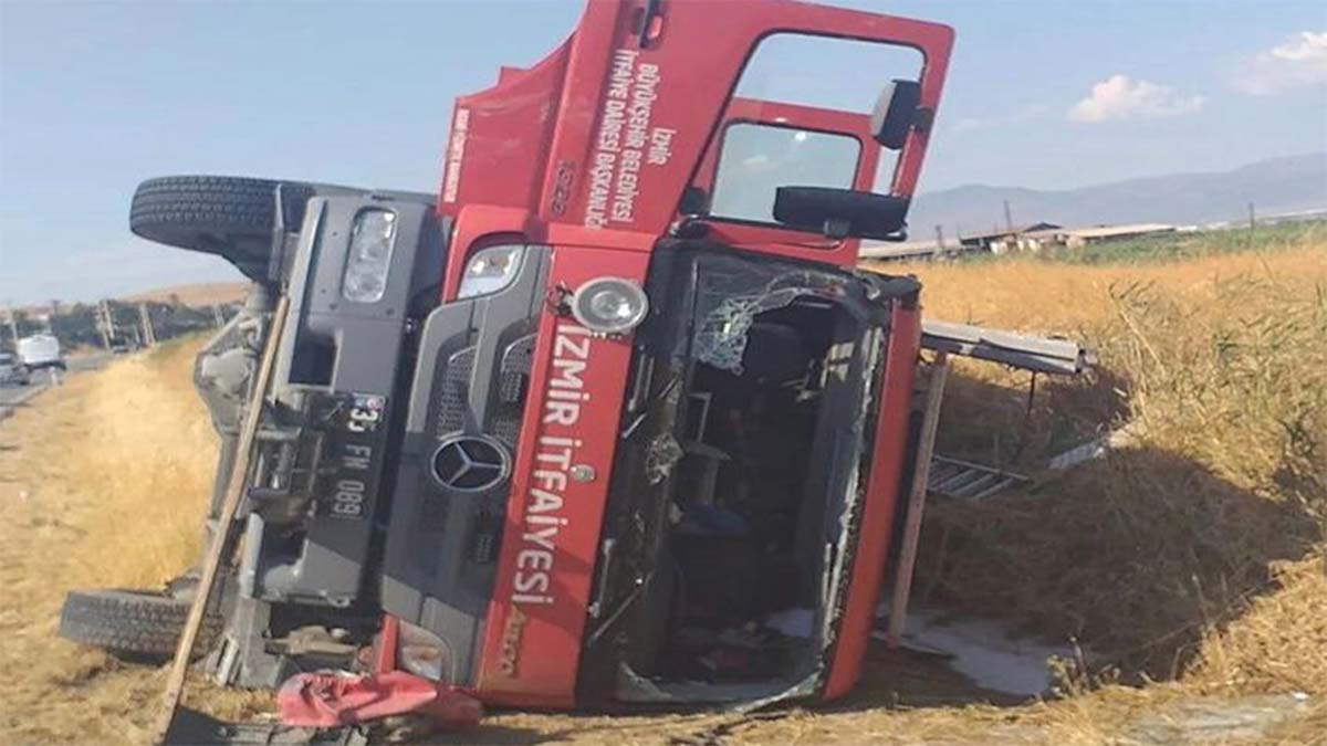 İtfaiye aracı devrildi; 3 itfaiye eri yaralandı