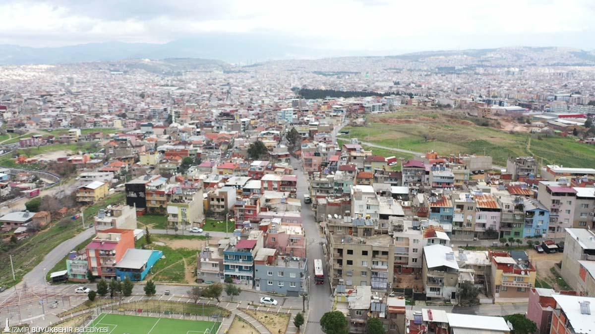 İzmir'de kentsel dönüşüm devam ediyor
