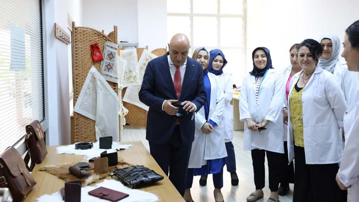 Kadınlar KEÇMEK'te üretip kazanç sağlıyor