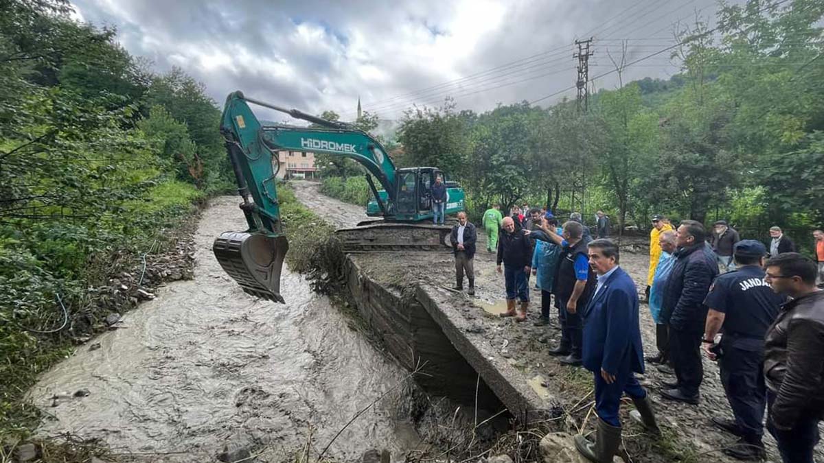 Karabük'te sağanak sonrası dereler taştı