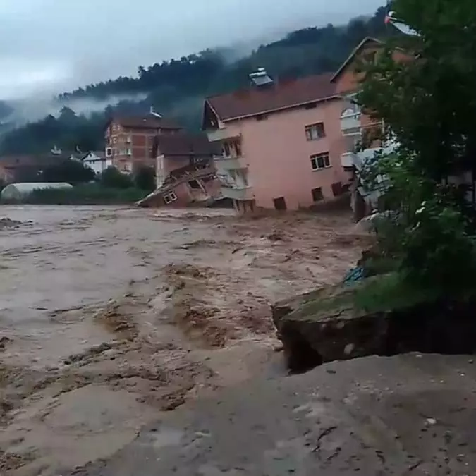 Karabukte selden zarar goren bina yikildi 1 - yaşam - haberton