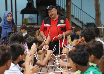 Kartal'da kimsesiz çocuklara eğlendiren eğitim