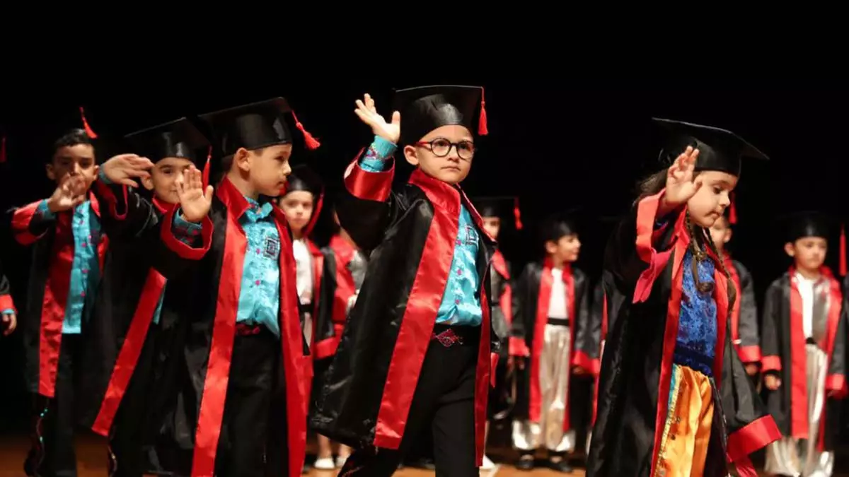 Kartal'da kreş öğrencilerinin mezuniyet heyecanı