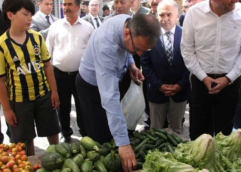 Kasapoğlu pazar esnafından alışveriş yaptı