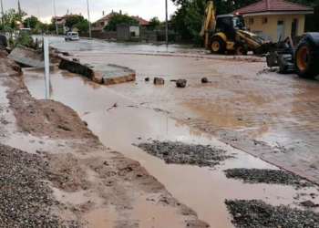 Kayseri'de sağanak; dere taştı, evleri su bastı