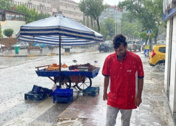 Keşan'da yağmur, hayatı olumsuz etkiledi