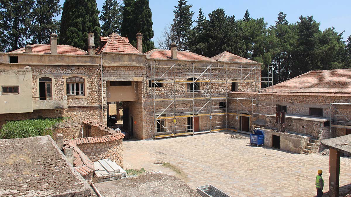 Kibar Feyzo filmindeki konakta restorasyon