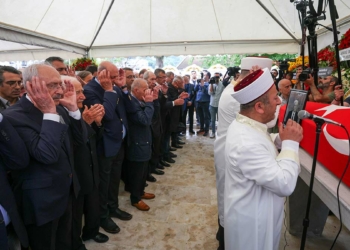 Kılıçdaroğlu Tarhan Erdem'in cenazesine katıldı