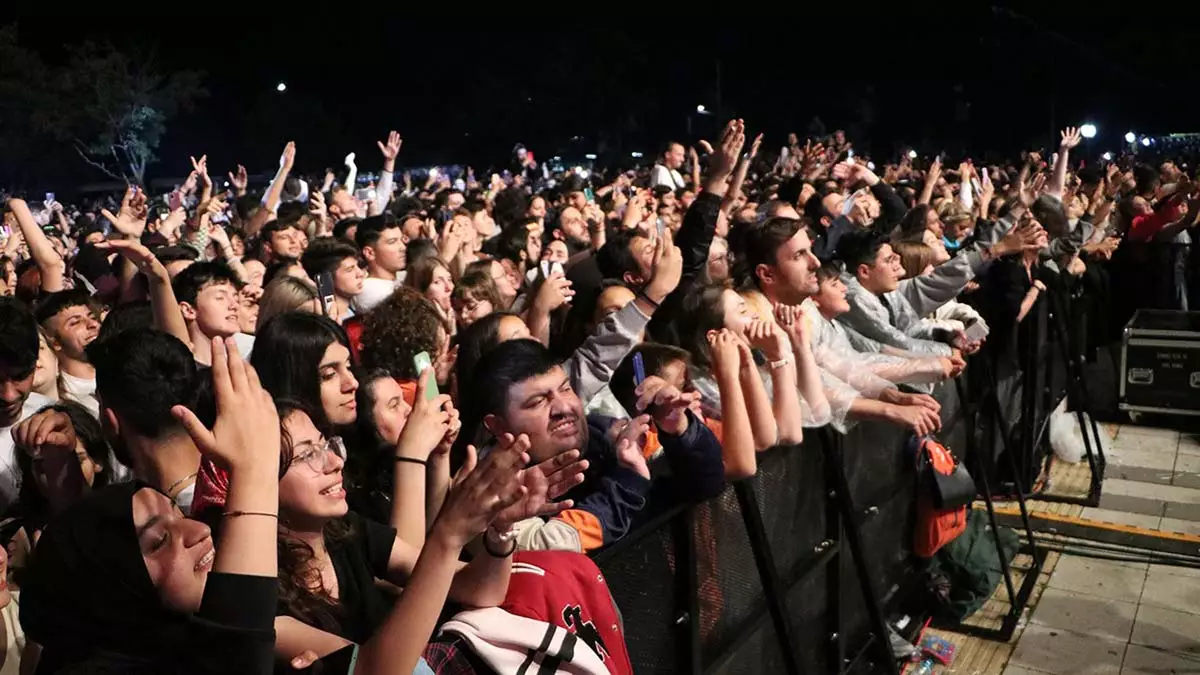 Kiraz festivalinin son gununde derya ulug konseri 1 - yerel haberler - haberton