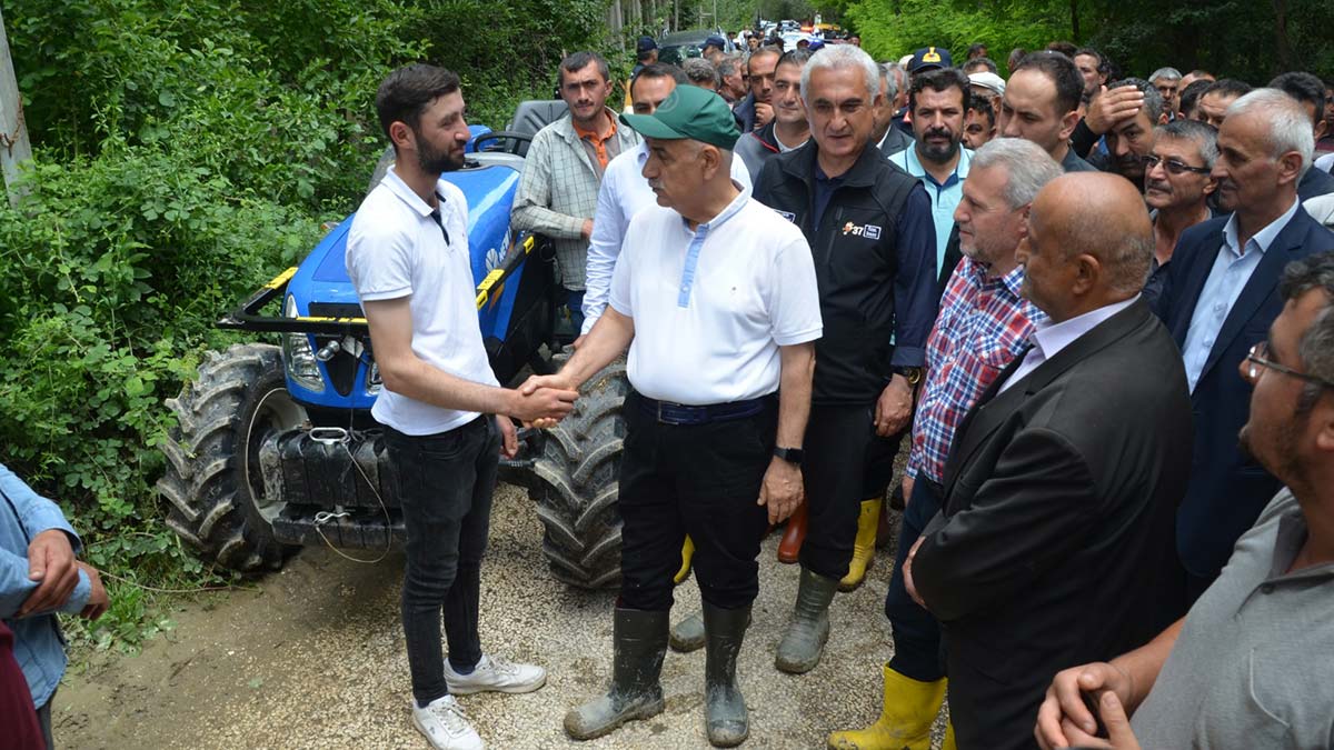 Kirişci selde zarar gören tarım arazilerini inceledi  
