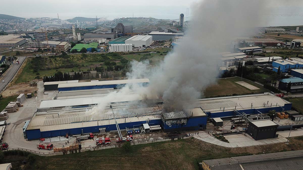 Kocaeli’de ilaç fabrikasında yangın