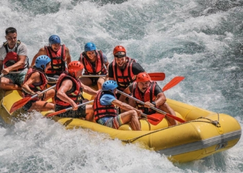 Köprülü Kanyon'da günde 3 bin bot suya iniyor