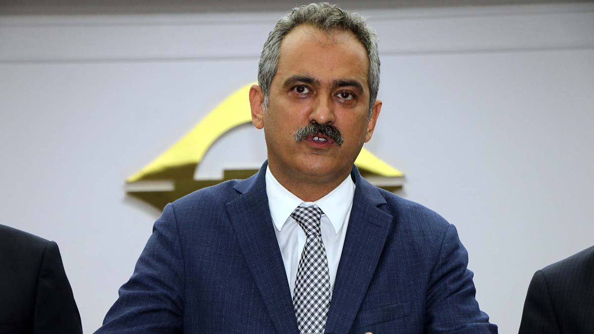 Kur'an-ı Kerim'e tekme atan öğrenciye tepki