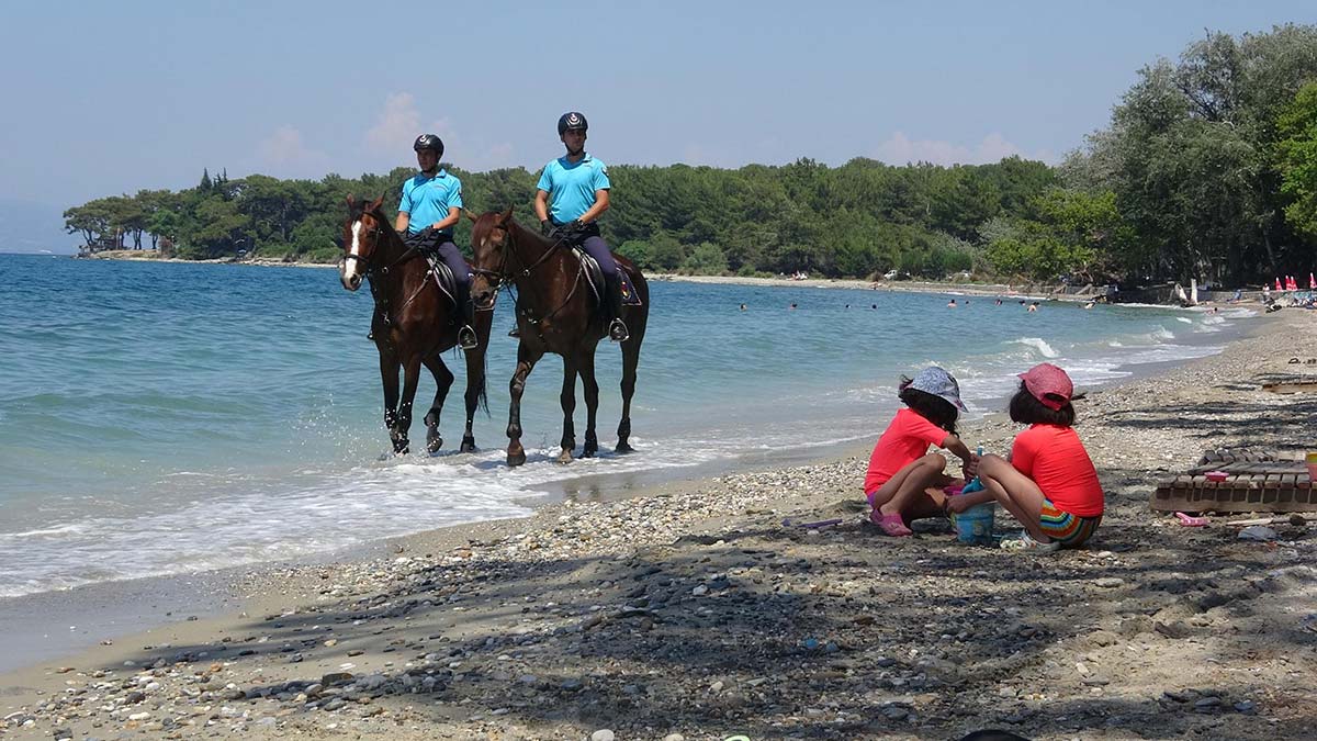 Kuşadası sahilini, atlı jandarmalar koruyacak