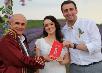 Lavanta Hasat Şenliği'nde nikah kıyıldı