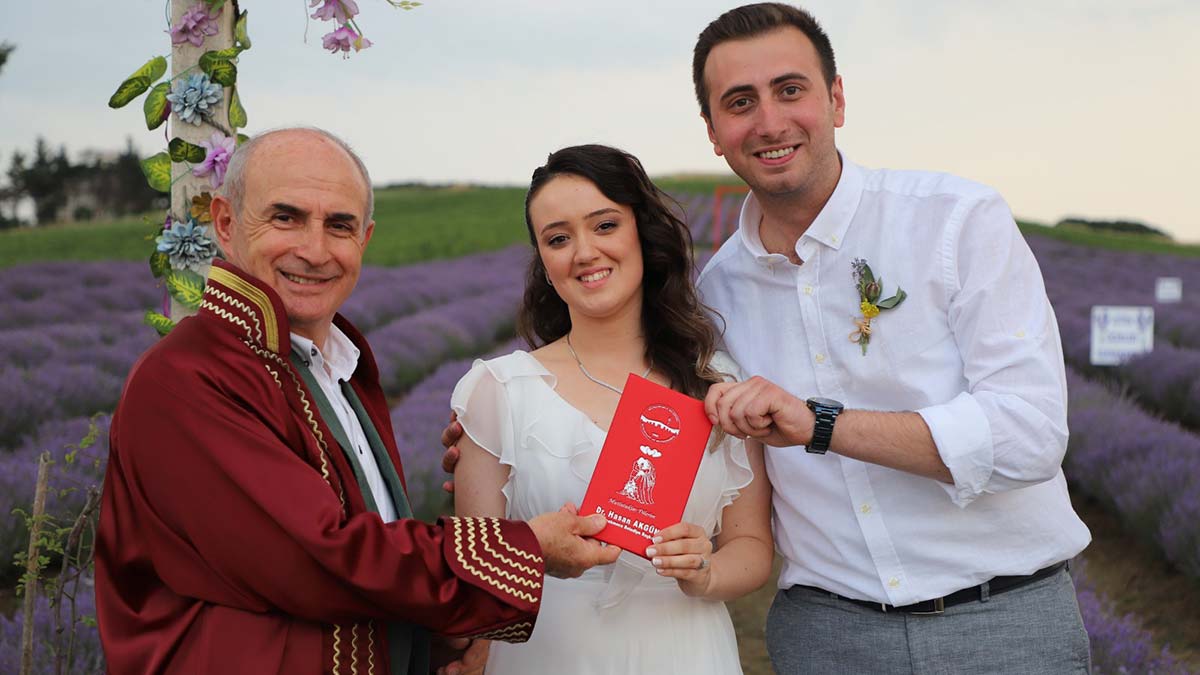 Lavanta Hasat Şenliği'nde nikah kıyıldı