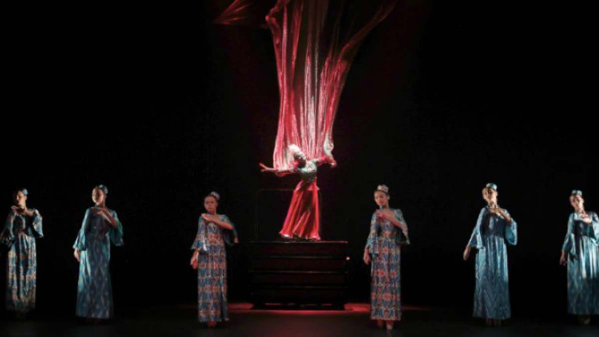 'Lazgi-Ruhun ve Aşkın Dansı' sahnelendi