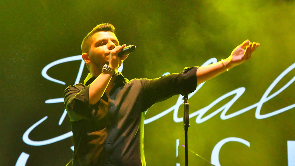 Manisa'da Bilal Sonses ve Ekin Uzunlar rüzgarı