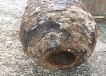 Mezarlıkta patlamamış top mermisi bulundu